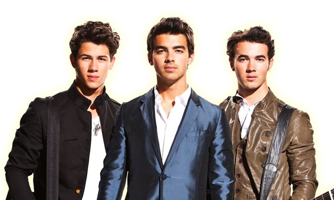 
	
	Jonas Brother là một nhóm nhạc nam chuyên trị dòng nhạc pop-rock nổi tiếng thế giới. Ba anh em Kevin, Joe và Nick Jonas đã làm trái tim của rất nhiều cô gái "tan chảy" mỗi khi họ trình diễn trên sân khấu. Nhóm thành lập từ năm 2005 và phát hành được 4 album chính. Tuy nhiên, nhóm đã chính thức tan rã vào tháng 10/2013 và mỗi người đều chăm lo cho sự nghiệp riêng.